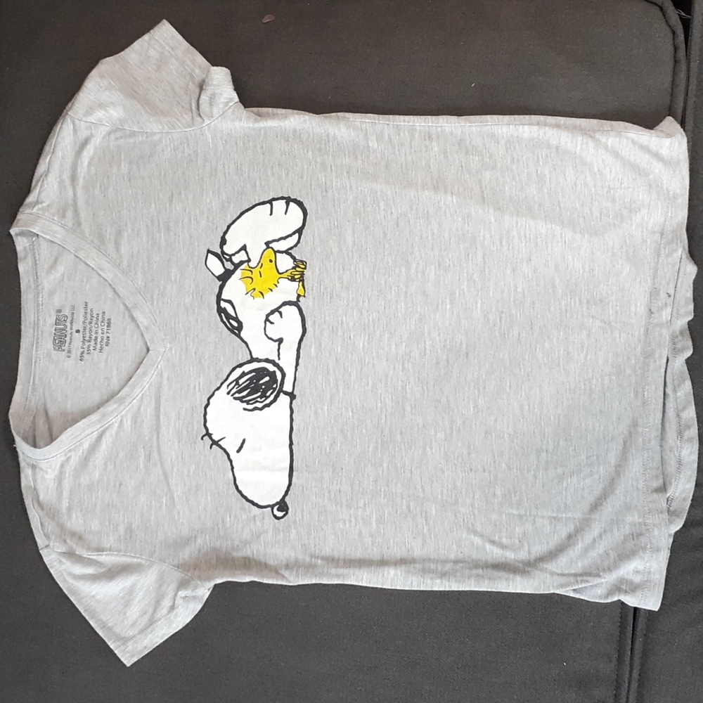Gray v-neck snoopy shirt